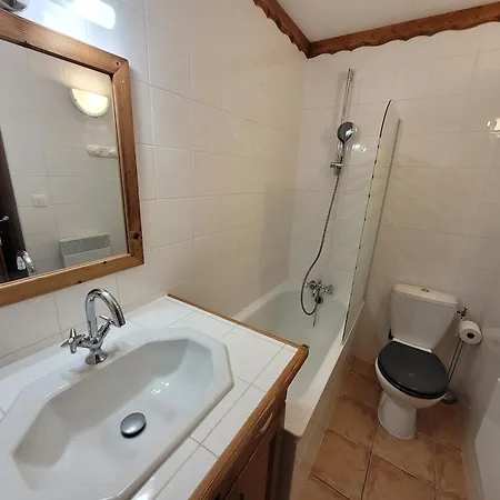 Jolie Etage Eleve Aux Pieds Vue Pistes - Fr-1-181-2859