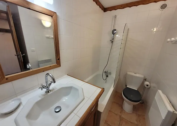 Jolie Etage Eleve Aux Pieds Vue Pistes - Fr-1-181-2859